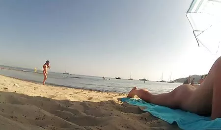 Naomi bubble butt se fait huiler et désosser par filme porono gratis la BBC