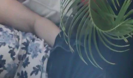 Groupe de poussins sexy aux gros seins sur la porno hd tukif plage nudiste