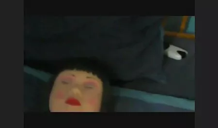 Seins Donna jeune film x gratuit en hd poussin aux gros seins teste un harnais